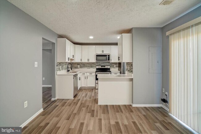 Foto del edificio - 8603 Woodhue Ct