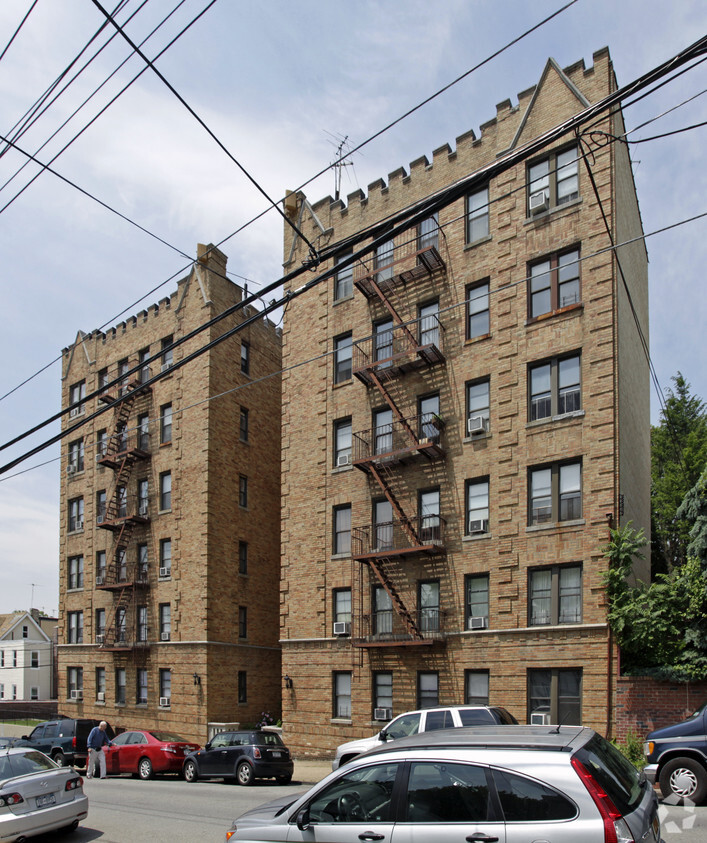 Primary Photo - 9-15 Glover Ave