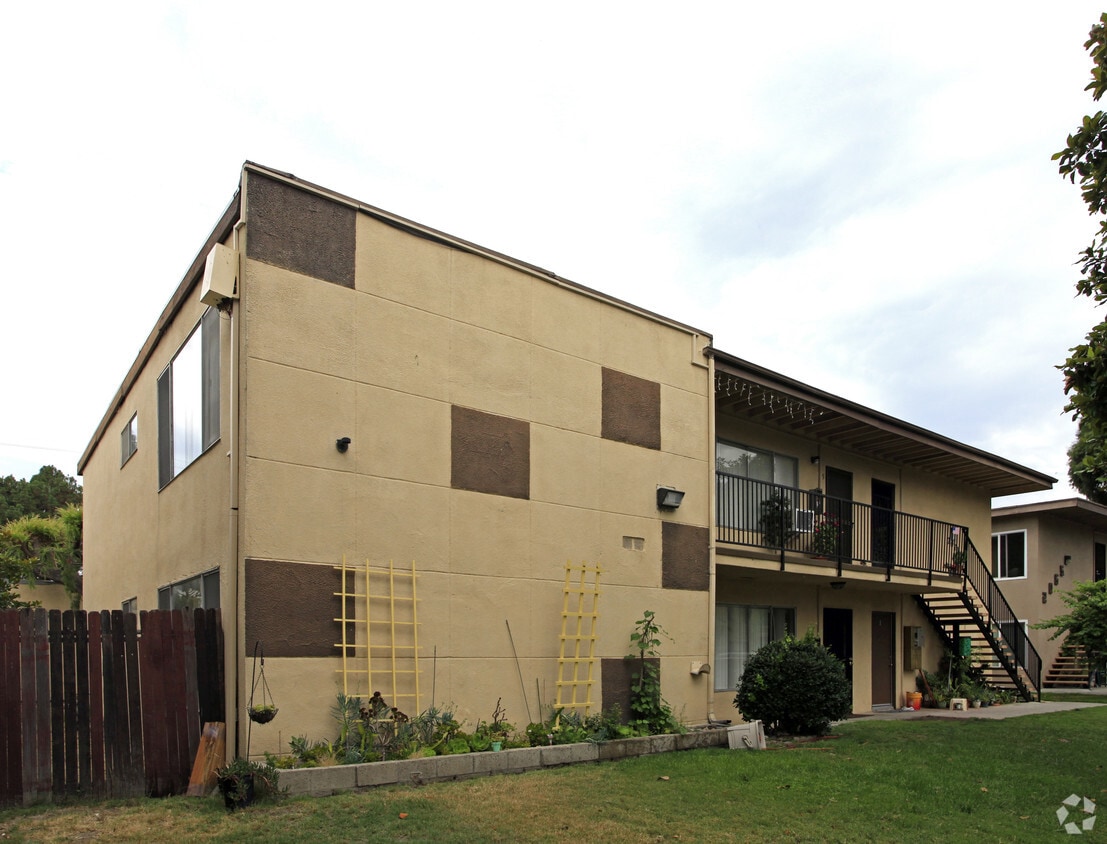 Building Photo - 2071 S Spinnaker St