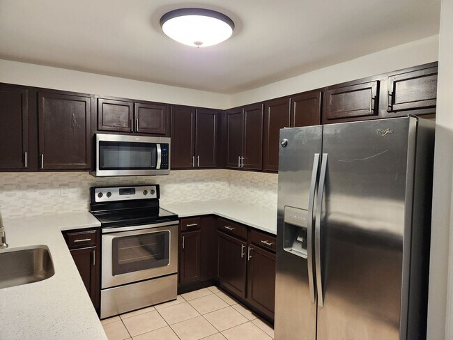 Building Photo - Charming Duplex 3BR/2BA Central Lehigh Acres