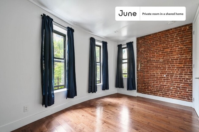 Building Photo - Room in Shared 4 bed/2 bath home