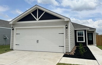 Building Photo - 6425 Elm St