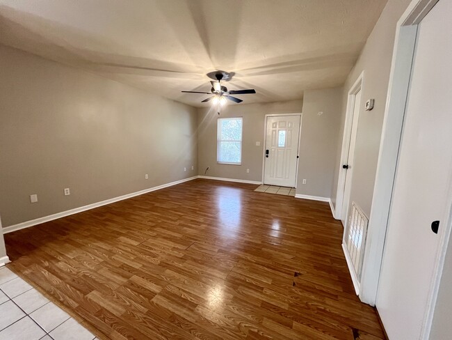 Building Photo - 1402 Hicks Rd