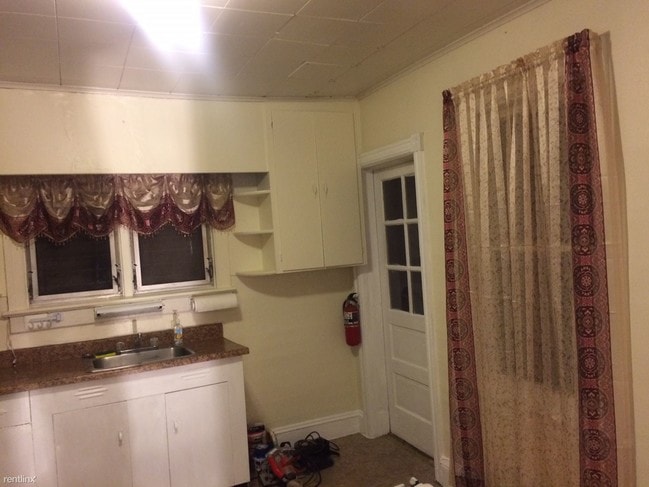 Building Photo - 2 br, 1 bath House - 352 Walnut St Apt A