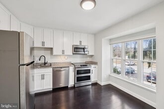 Building Photo - 4241 Stockbridge Dr