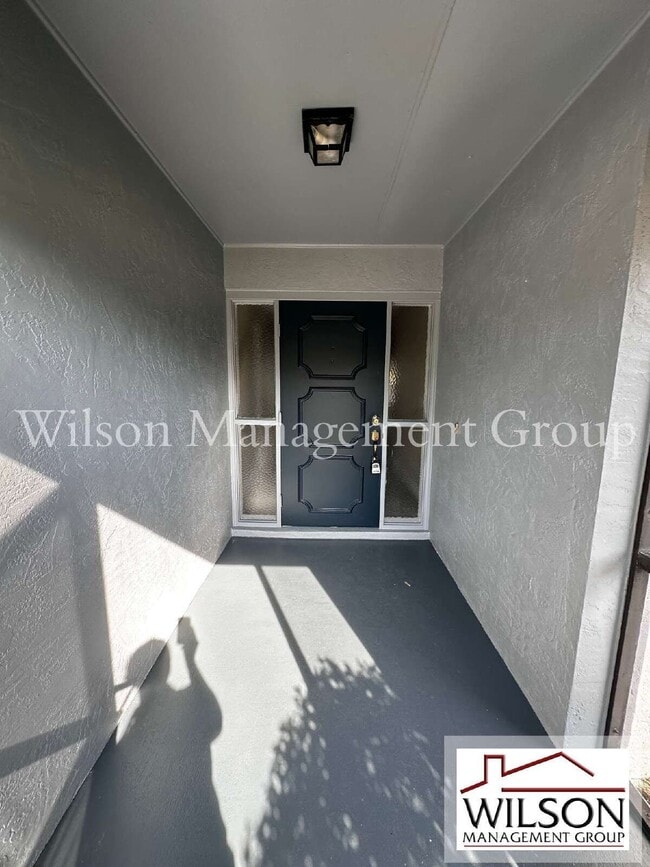 Building Photo - 2847 Bermuda Ave N