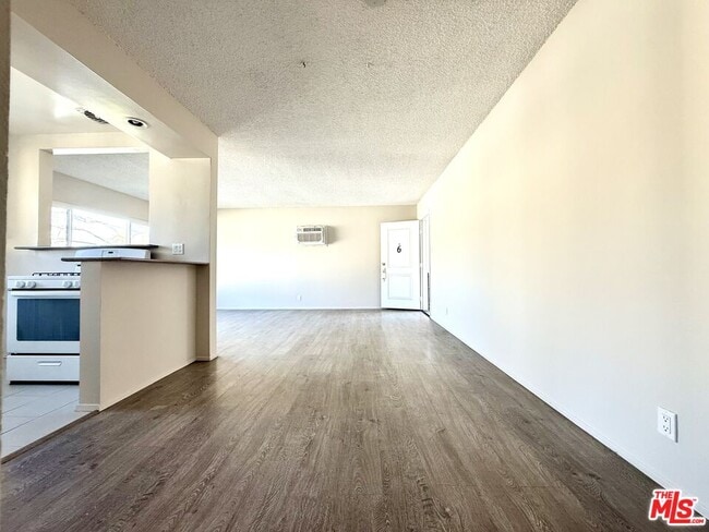 Building Photo - 854 S Sherbourne Dr