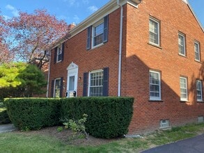 Building Photo - 877 Henrietta St