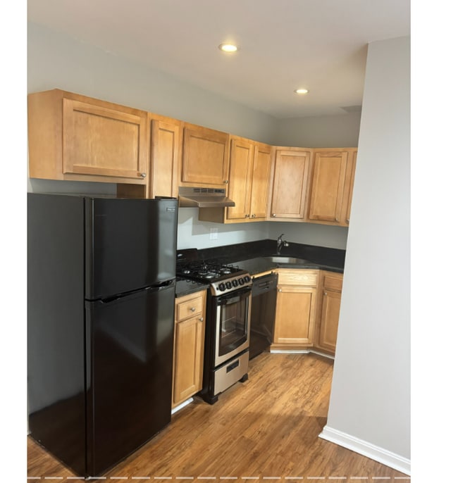 Building Photo - 220 Hanover St