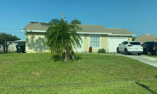 Beautiful 2/1 with fenced backyard - Beautiful 2/1 with fenced backyard House