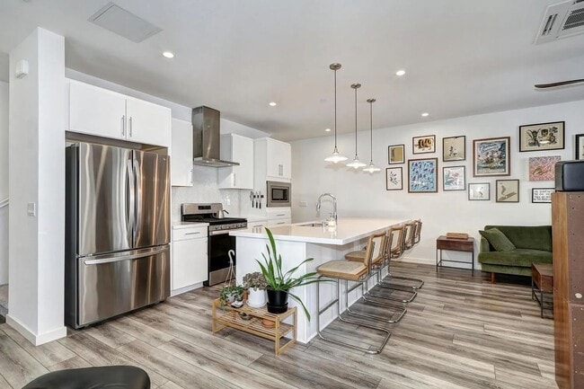 Photo - NEWER 2 BED, 2.5. BATH TOWNHOME IN BROADWAY AREA OF SACRAMENTO