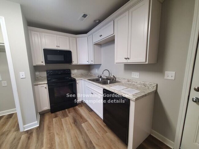 Foto del edificio - Two bedroom Duplex in Bellevue!