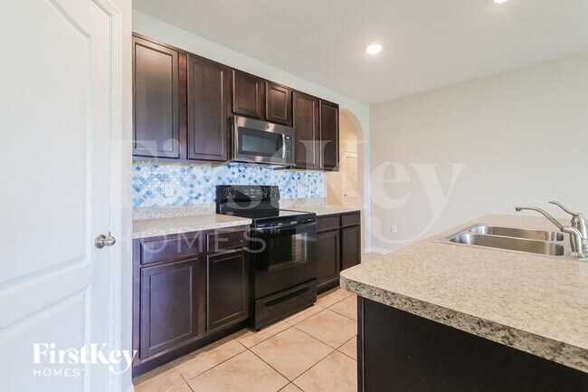 Foto del edificio - 401 Panda Pl