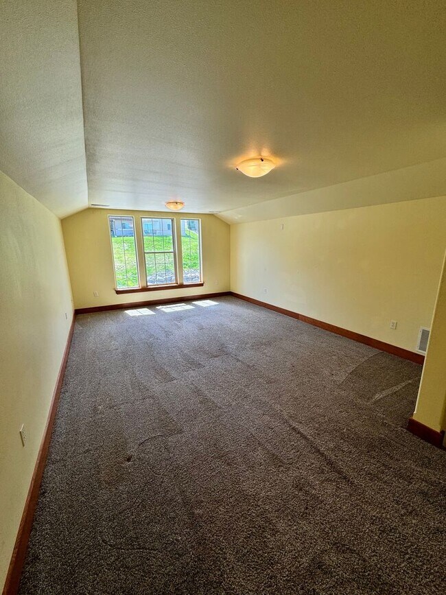 Building Photo - Qualchan Hills Modern Split Level Home