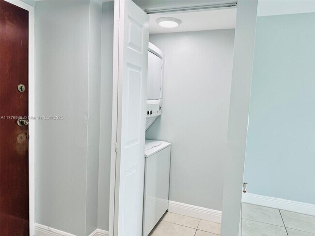 Foto del edificio - 2055 SW 122nd Ave