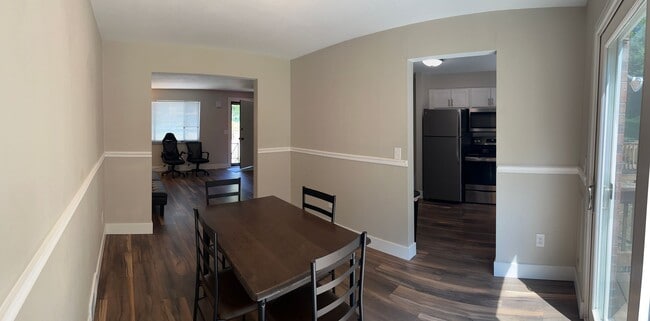 Building Photo - Shaler 2 Bedroom Townhouse