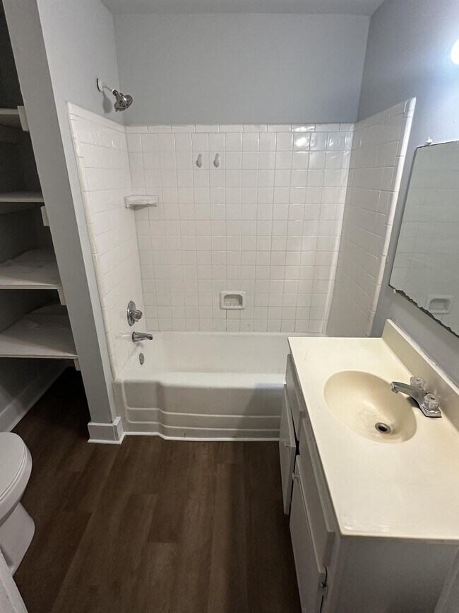 Building Photo - 808 Greenland Dr