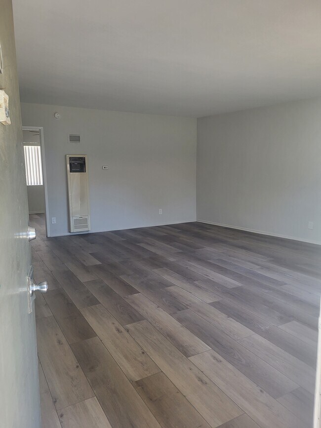 Canyon Gardens Apartments in Sherman Oaks, CA