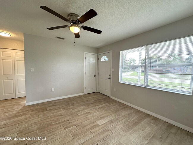 Foto del edificio - 2296 Shelby Dr