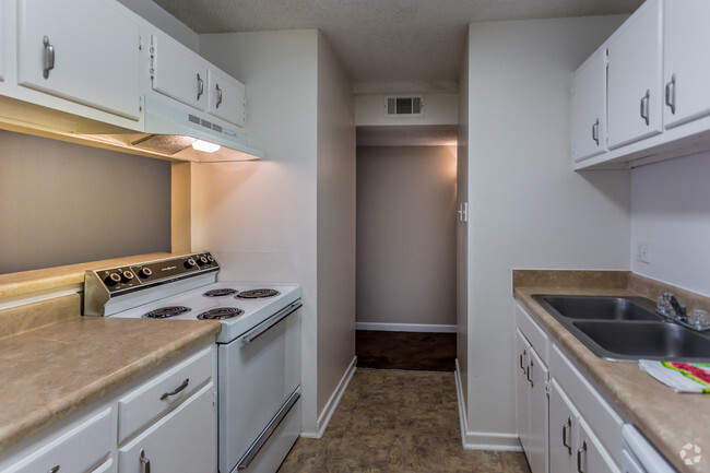 Kitchen - Fox Hill Apartments