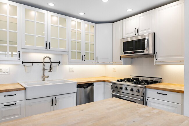 Photo - 1600 Ardmore Ave Apartment