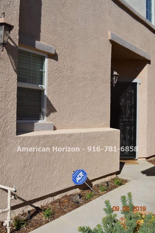 Building Photo - 8468 Cortina Cir