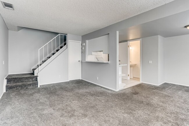 Foto del edificio - Everything you Need, 2 Bed, 1.5 Bath townh...
