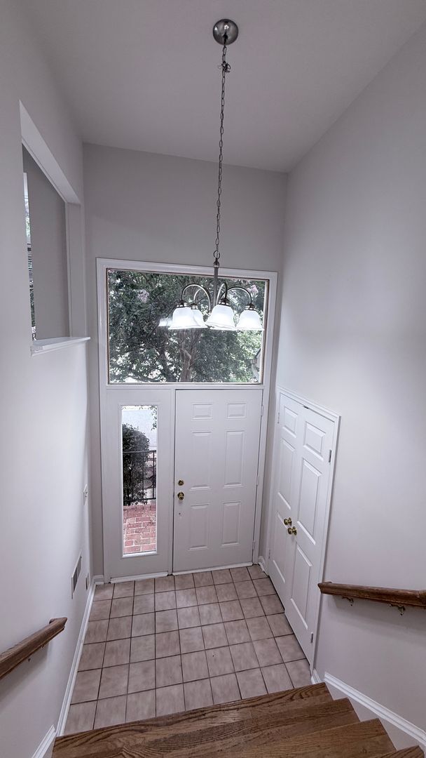 Building Photo - Occoquan Townhouse