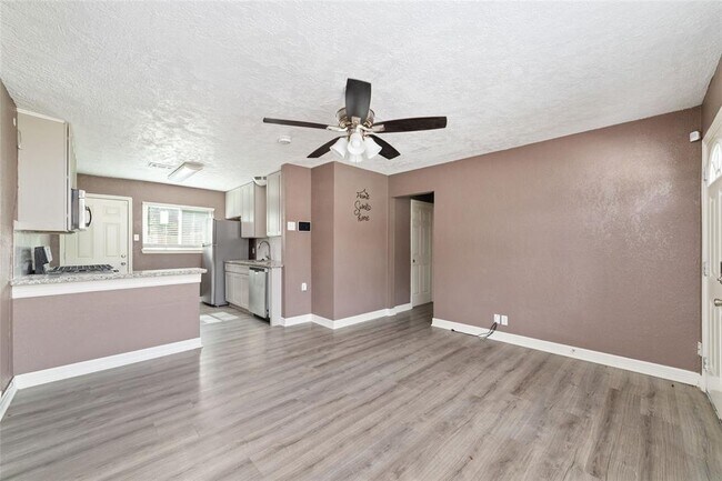 Foto del edificio - 9333 Fairland Dr