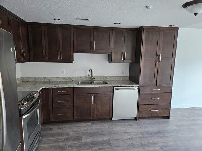 Building Photo - 2300 Broad St