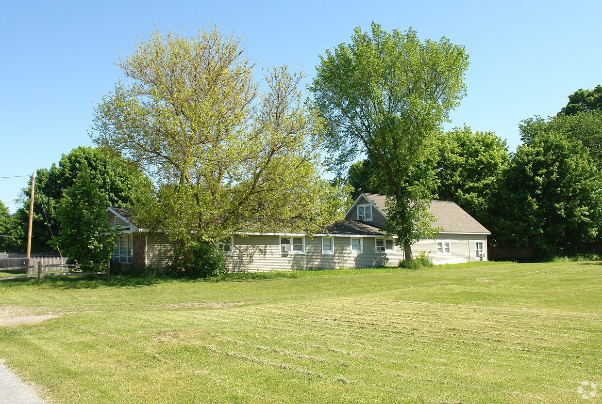 Primary Photo - 14 Bowman St