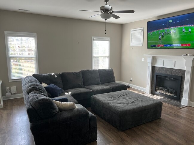 Sala de estar - 4035 Pleasantburg Dr