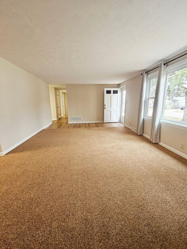 Foto del edificio - 4444 Seeaire St