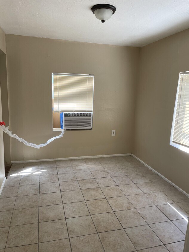 Foto principal - 335 W Sayers Ave