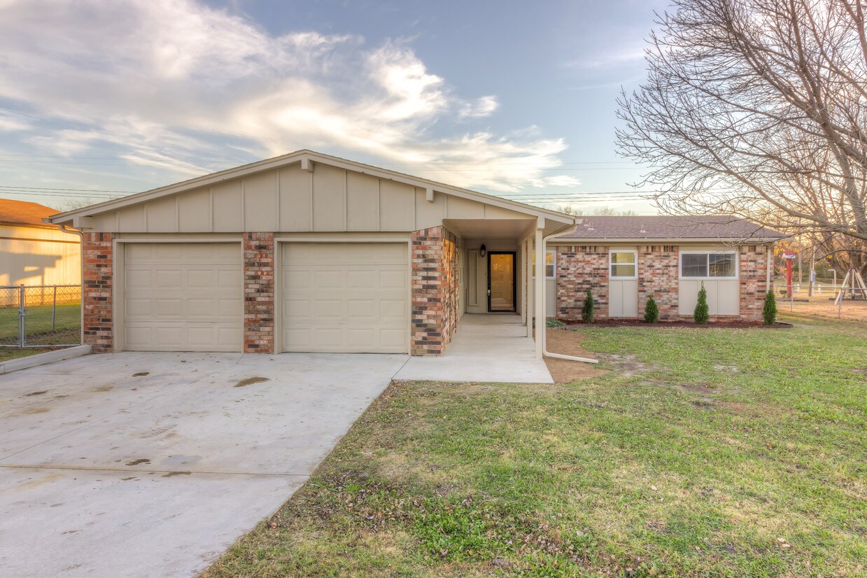 Primary Photo - 14796 E Latimer St