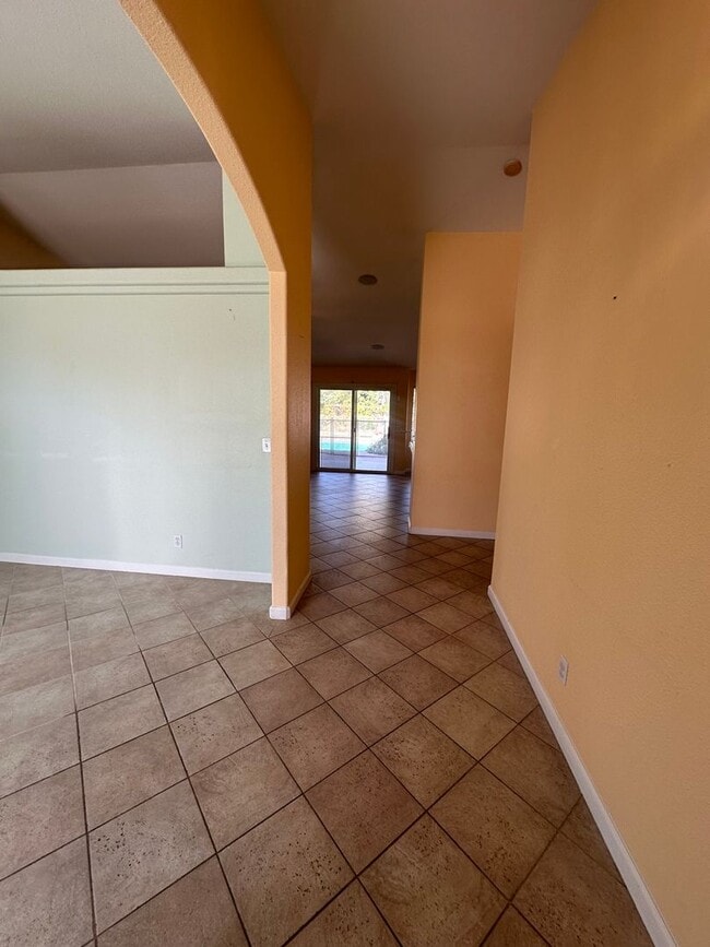 Foto del edificio - NW Visalia Home with pool Coming Soon!