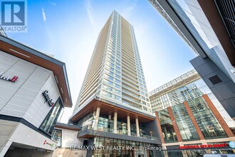 Building Photo - 17-3917 Bathurst St