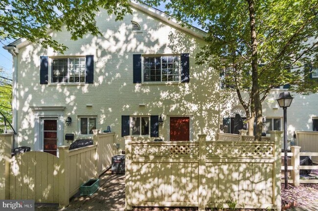 Building Photo - 5272 Maris Ave