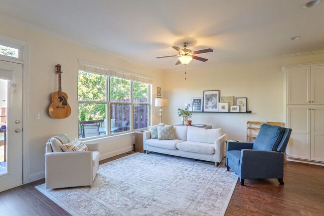Building Photo - 3216 Creole Ln