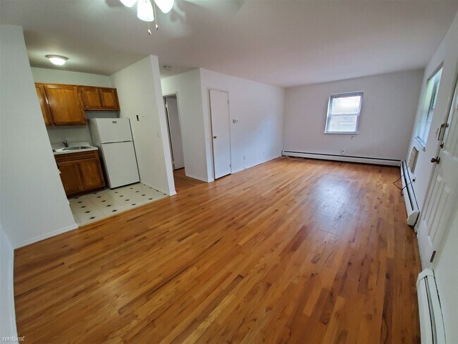 Building Photo - 1 br, 1 bath Condo - 28 Belltown Rd