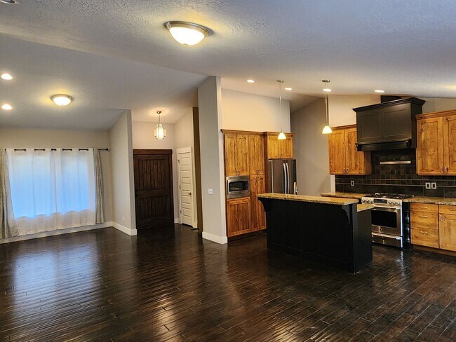 Foto del edificio - Remodeled 5 Bd Home in Midvale