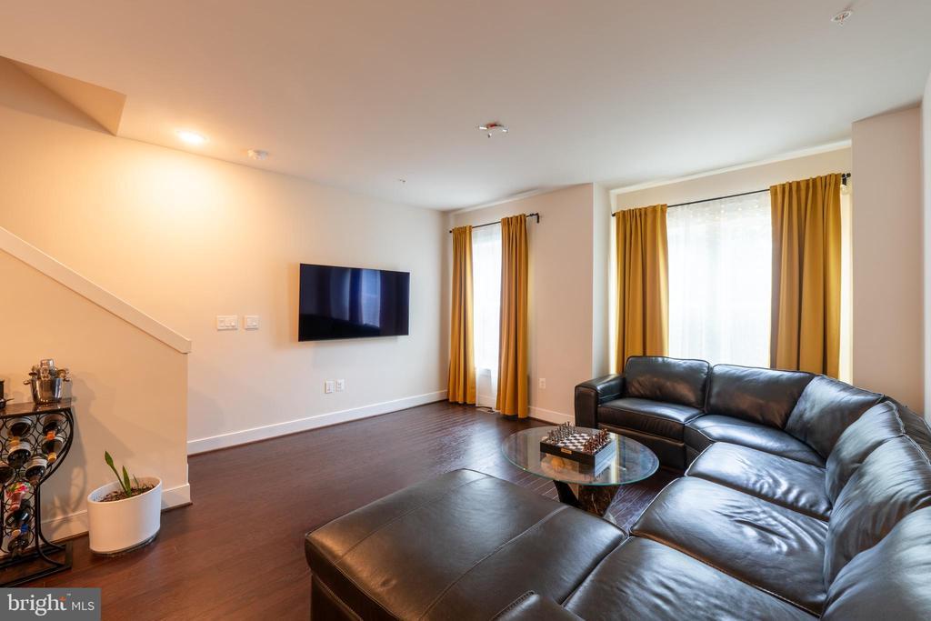 Primary Photo - 515 Shorthorn Way