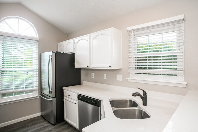 Foto del edificio - 5203 Pin Oak Dr