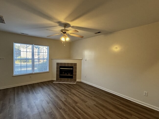 Foto del edificio - 204 Meadowbrook Ln