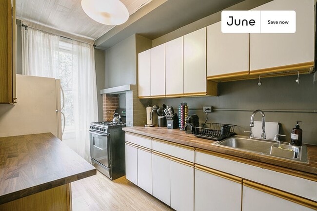 Photo - 336 W 47th St Apartment