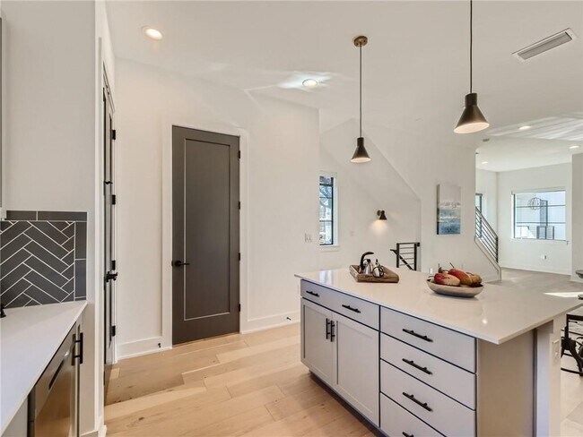 Foto del edificio - 3700 Clawson Rd