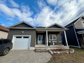 Building Photo - 13 Meda St