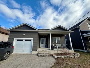 Building Photo - 13 Meda St