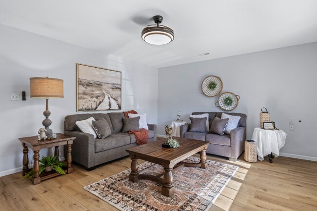 Foto del edificio - 1604 Napoleon Dr