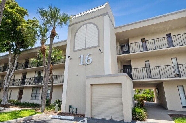 Building Photo - 16 Royal Palm Way